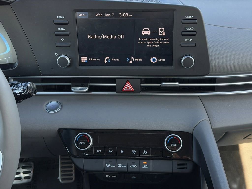 Used 2025 Hyundai Elantra Sport image 13