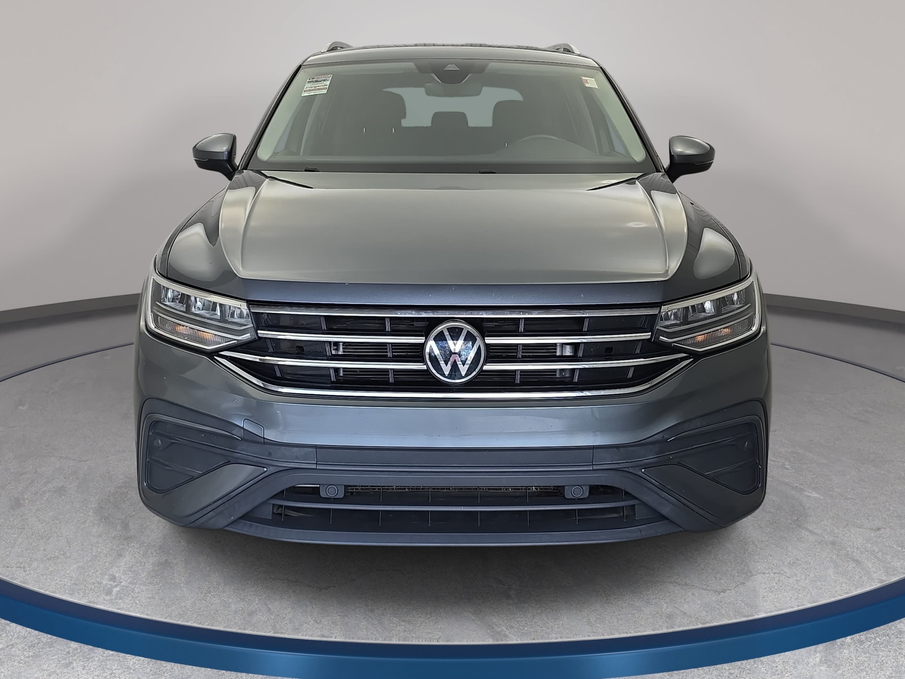 Used 2023 Volkswagen Tiguan SE FWD image 2