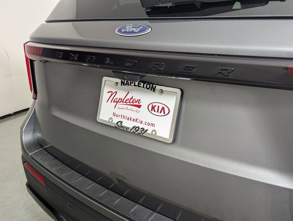 Used 2025 Ford Explorer ST-Line w/ ST-Line Street Pack AWD/4WD image 8
