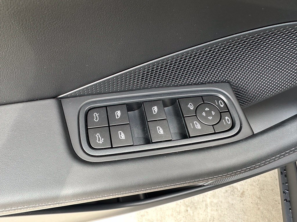 Used 2026 Porsche Macan Electric RWD image 21