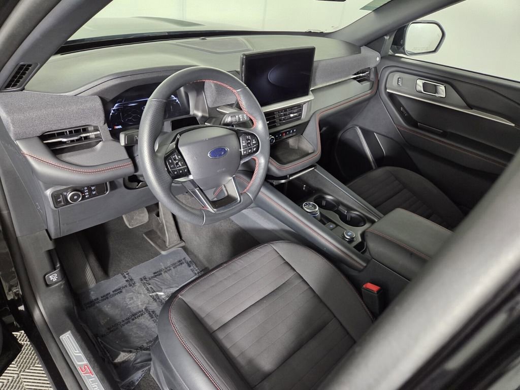 Used 2025 Ford Explorer ST-Line w/ ST-Line Street Pack AWD/4WD image 13