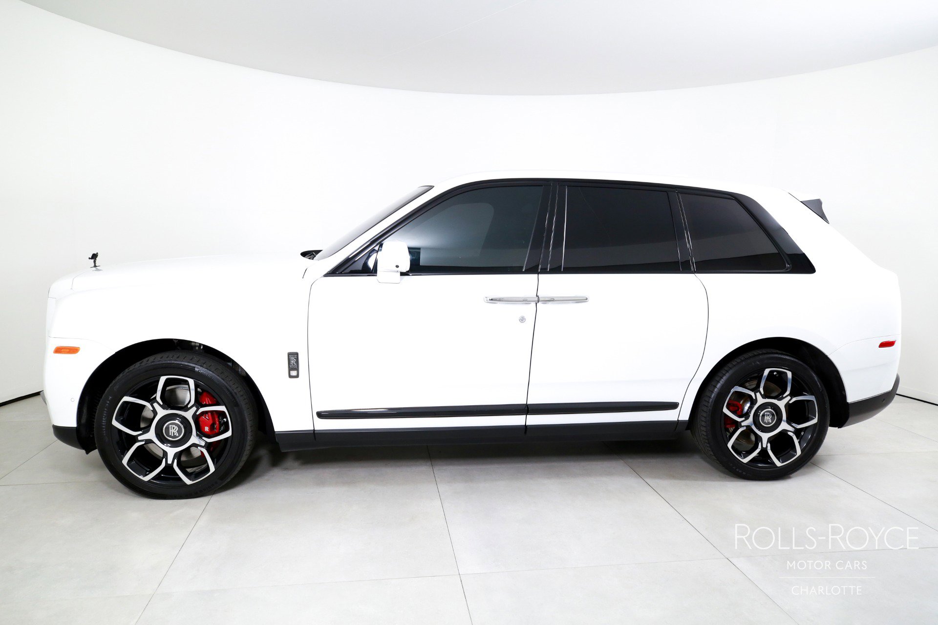 Used 2021 Rolls-Royce Cullinan Black Badge image 3