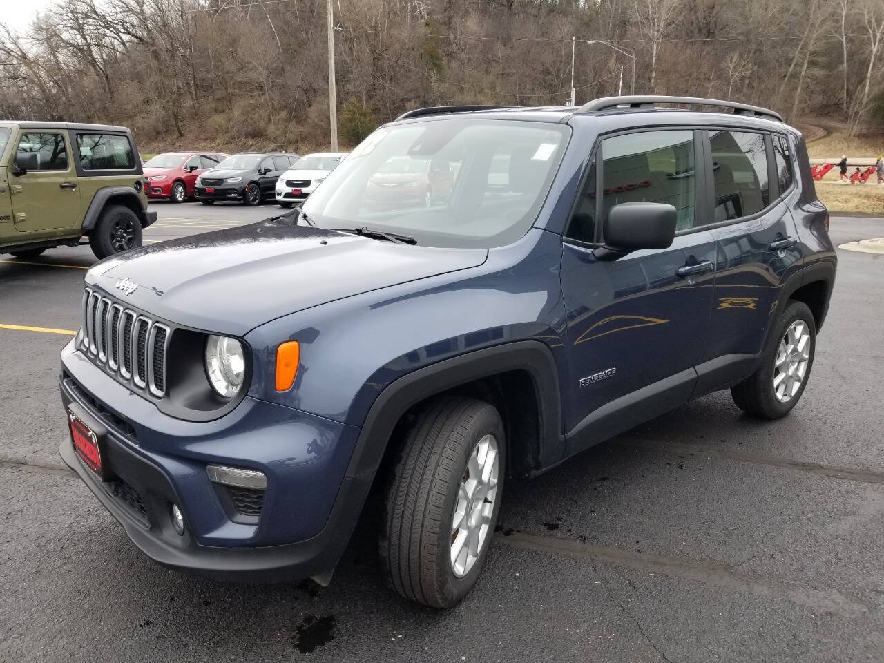 Certified 2022 Jeep Renegade Latitude w/ Convenience Group AWD/4WD image 3