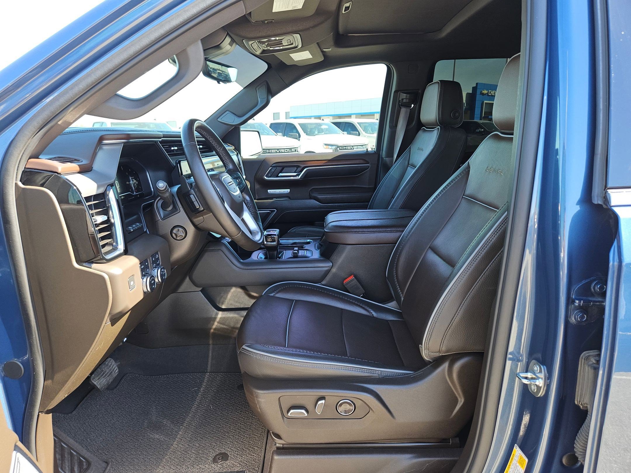 Used 2024 GMC Sierra 1500 Denali w/ Denali Reserve Package image 9