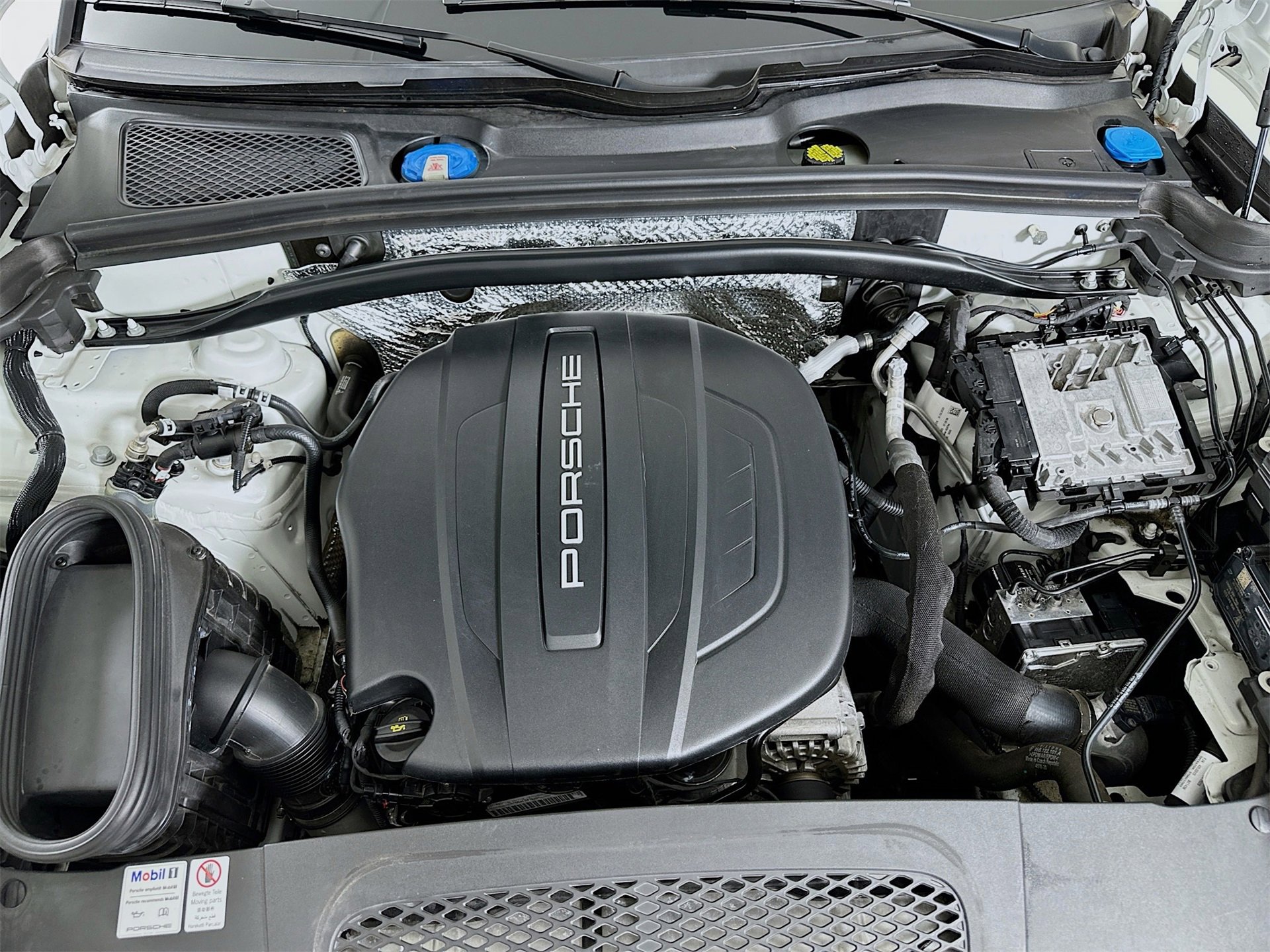 Used 2021 Porsche Macan image 32