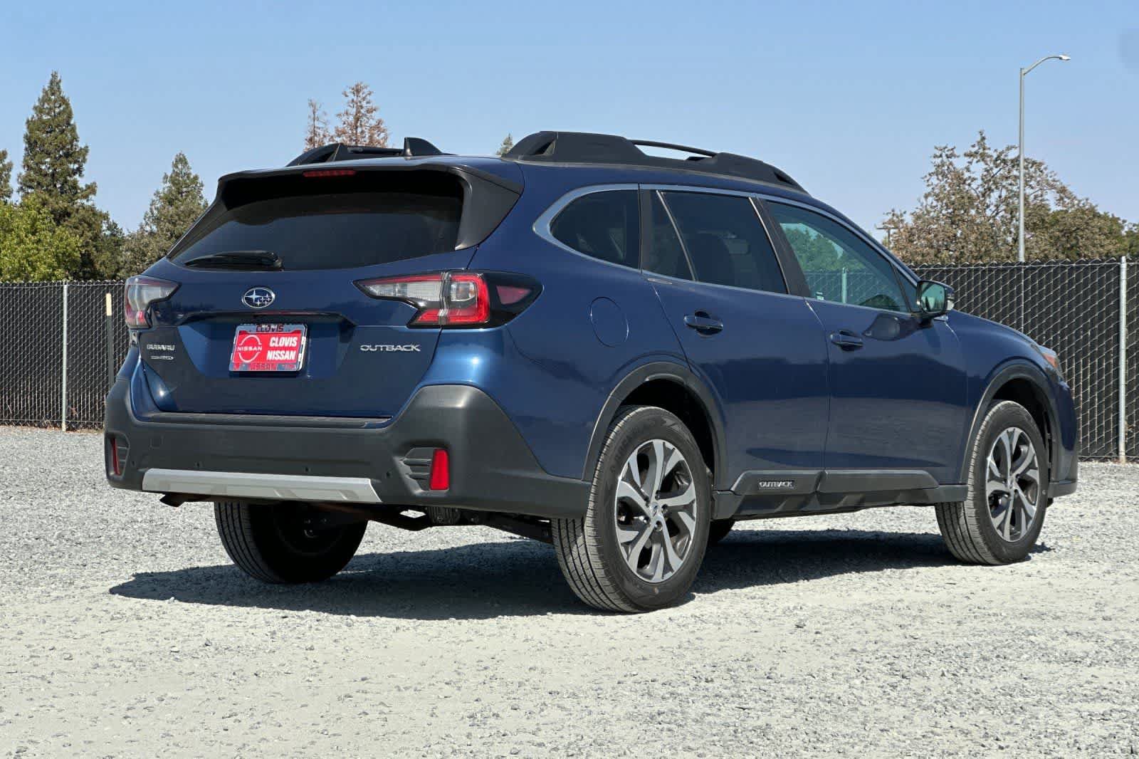 Used 2022 Subaru Outback Limited AWD/4WD image 3