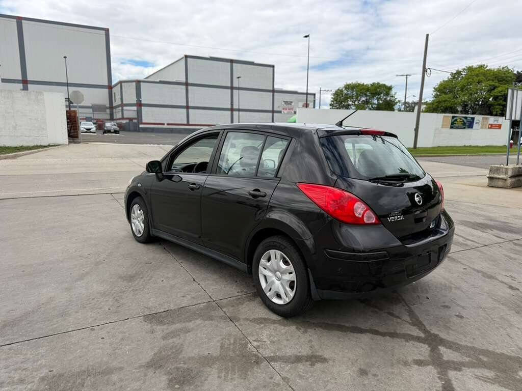 Used 2011 Nissan Versa 1.8 S w/ Plus Pkg FWD image 4