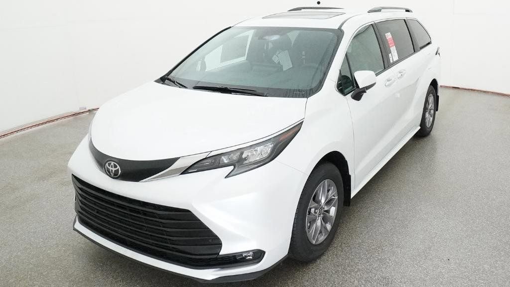 New 2026 Toyota Sienna XLE image 14