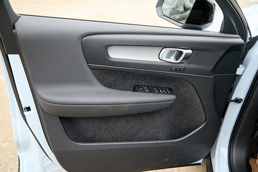 New 2026 Volvo XC40 B5 Plus w/ Climate Package image 10