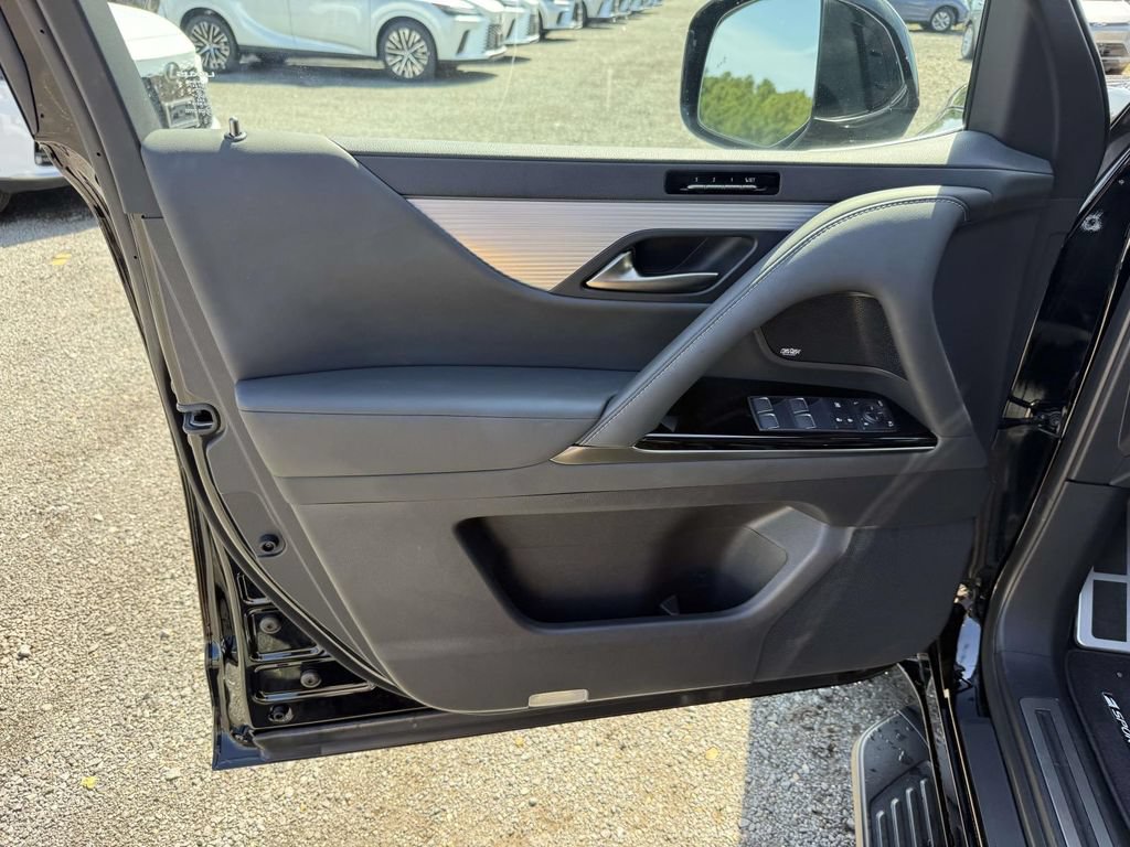 Used 2024 Lexus LX 600 F Sport AWD/4WD image 12
