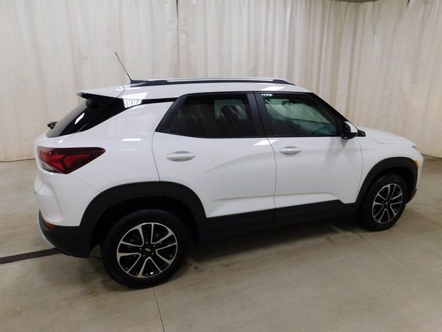 Used 2025 Chevrolet TrailBlazer LT image 3