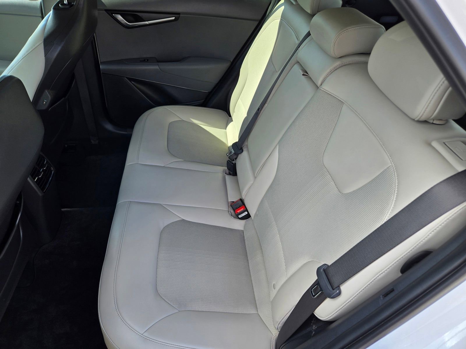 Used 2023 Kia Niro EX Touring FWD image 13