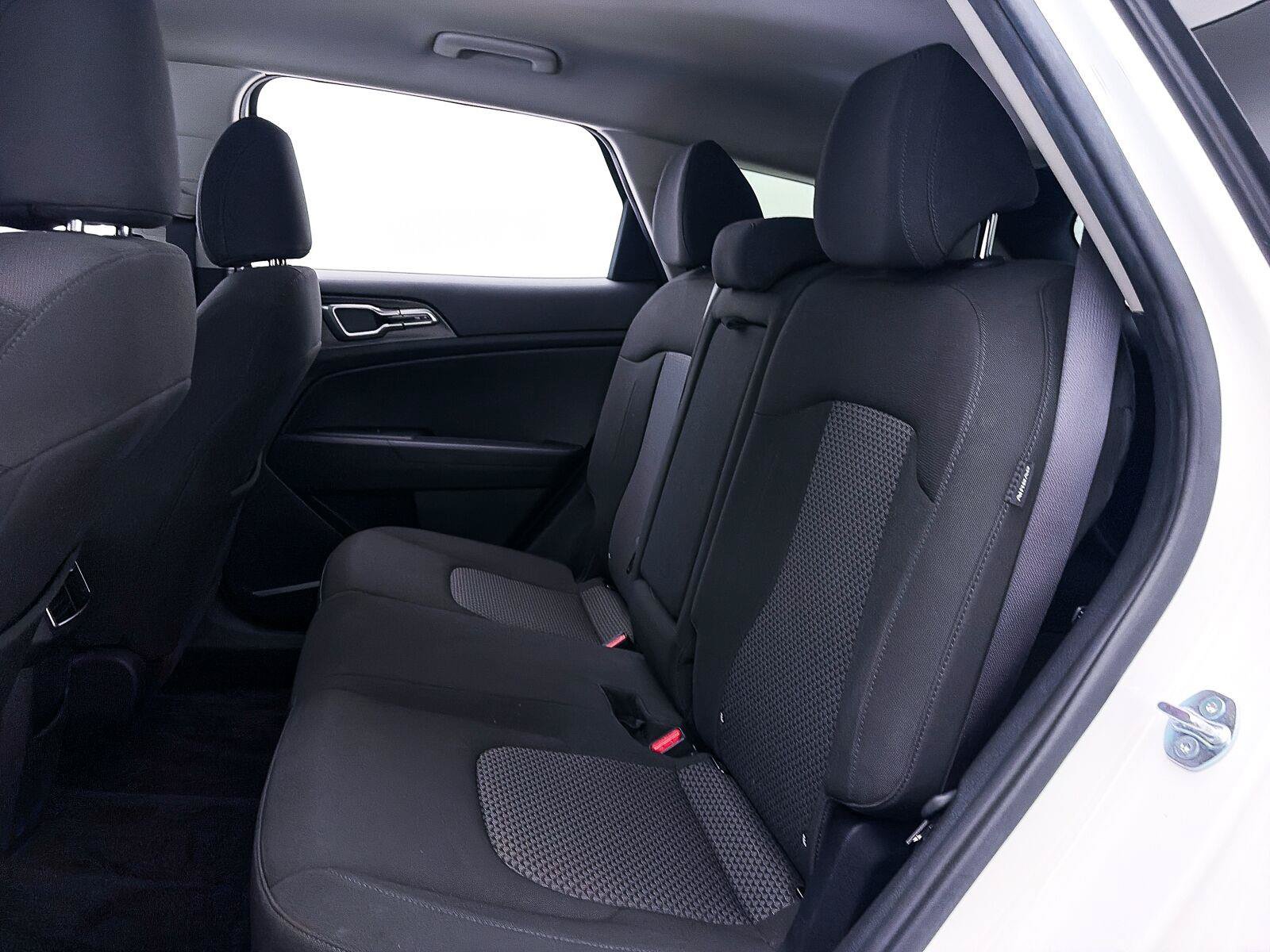 Used 2025 Kia Sportage LX FWD image 35