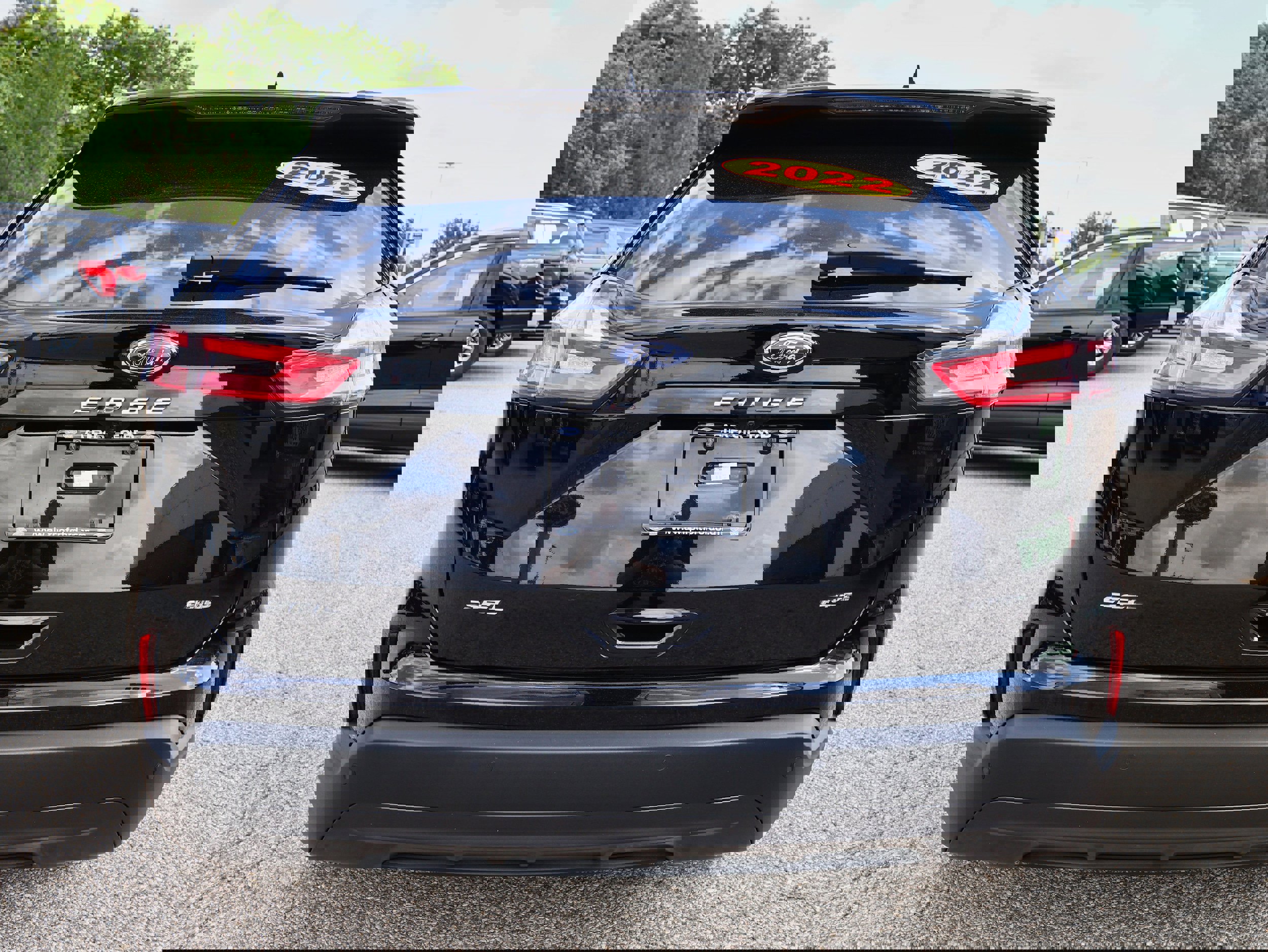 Used 2022 Ford Edge SEL w/ Sport Appearance Package image 4