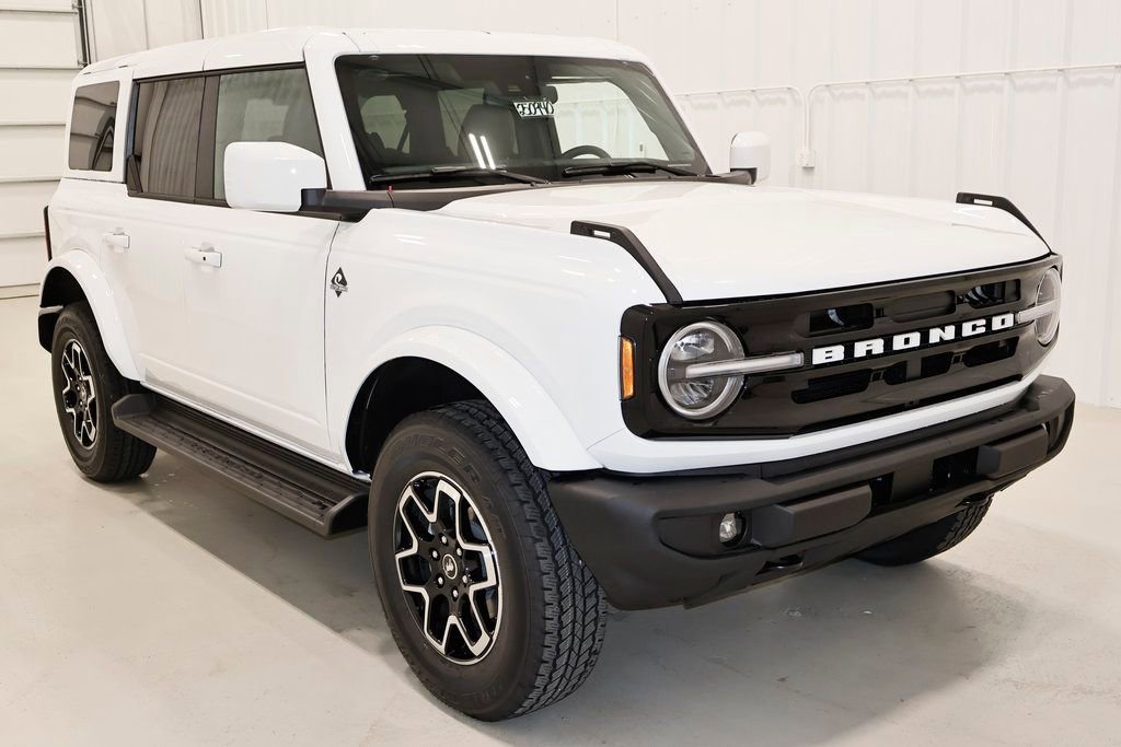 New 2025 Ford Bronco Outer Banks image 2