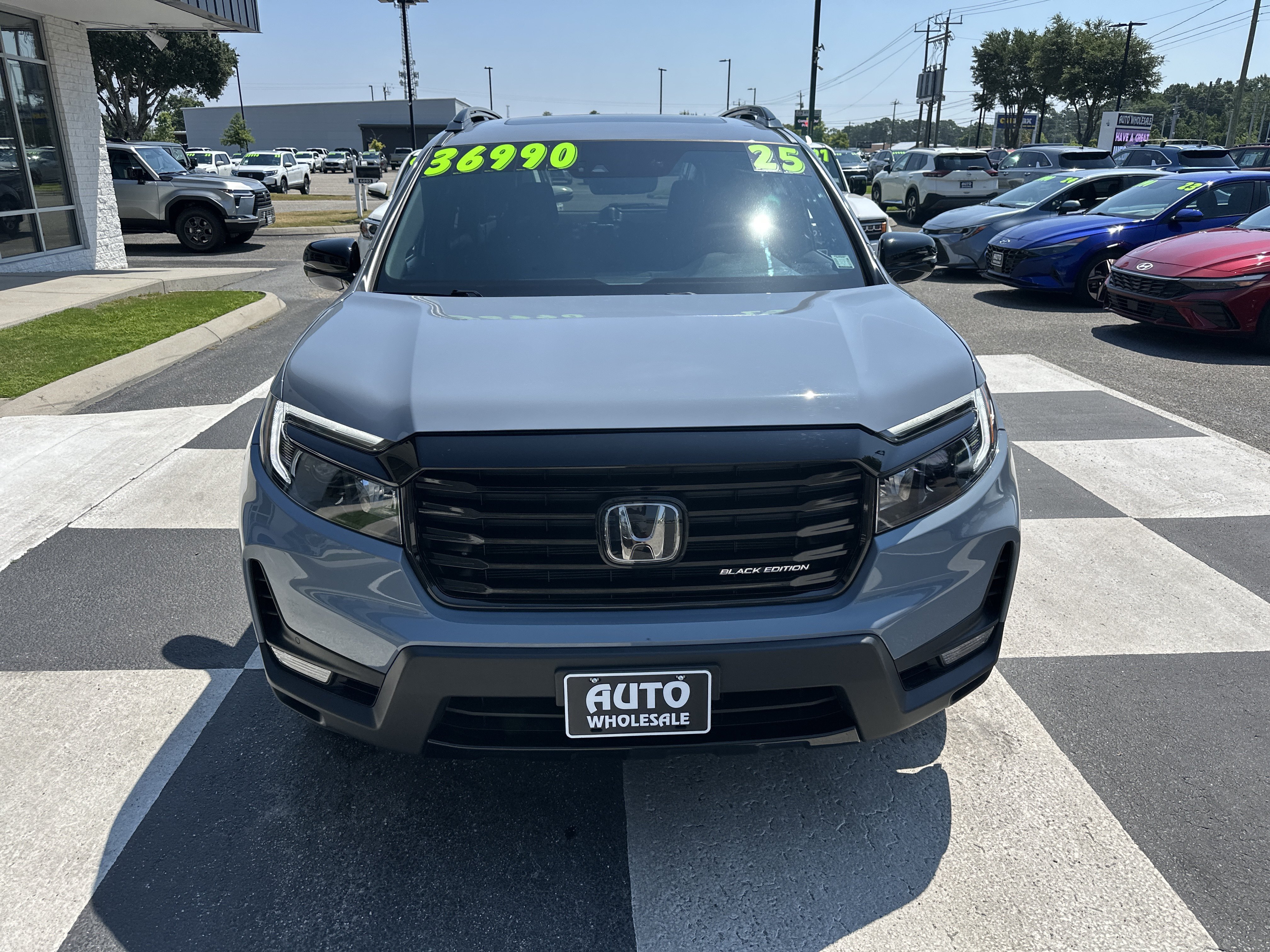 Used 2025 Honda Passport Black Edition image 2