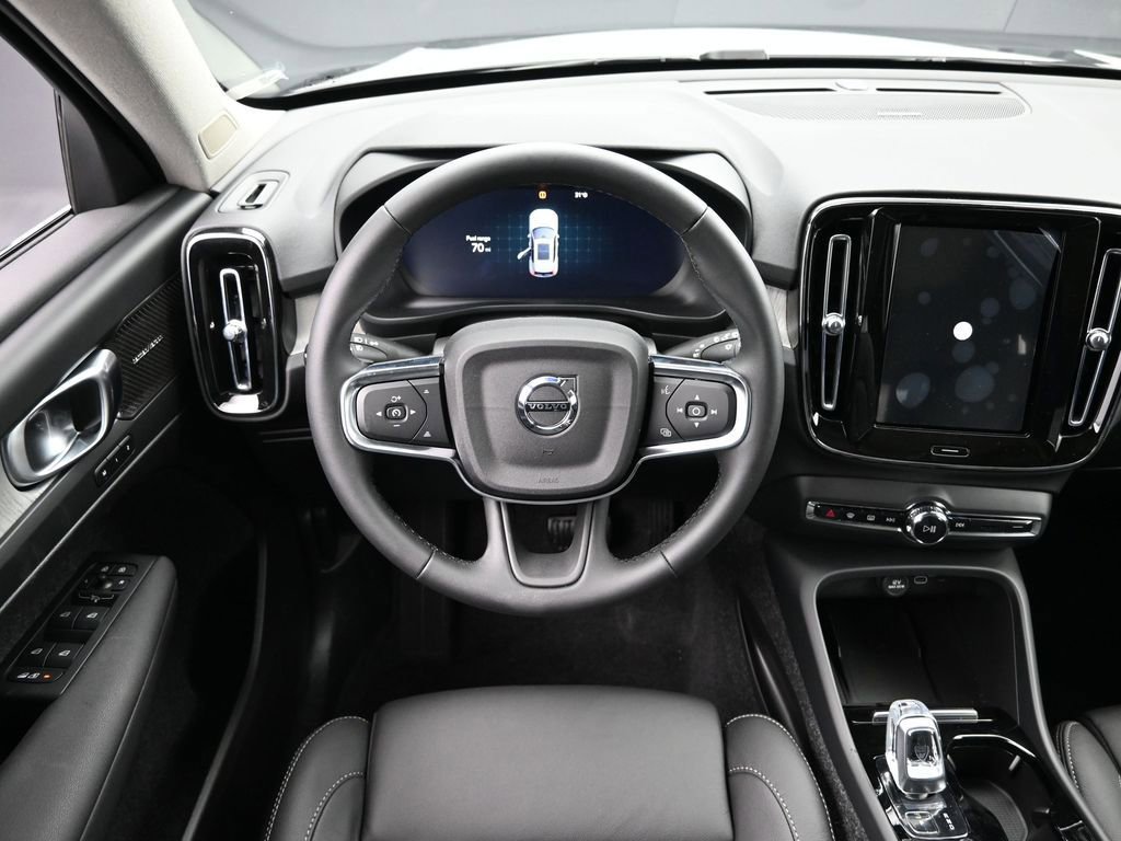 New 2025 Volvo XC40 B5 Ultra w/ Climate Package image 17