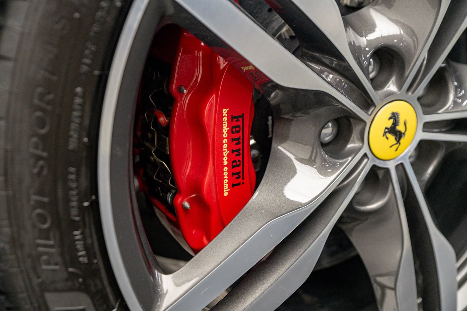 Used 2019 Ferrari Portofino RWD image 41