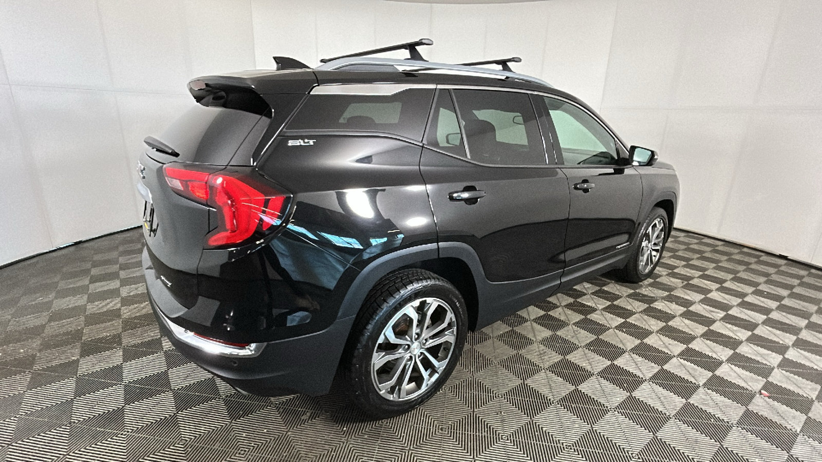 Used 2020 GMC Terrain SLT w/ Preferred Package AWD/4WD image 3