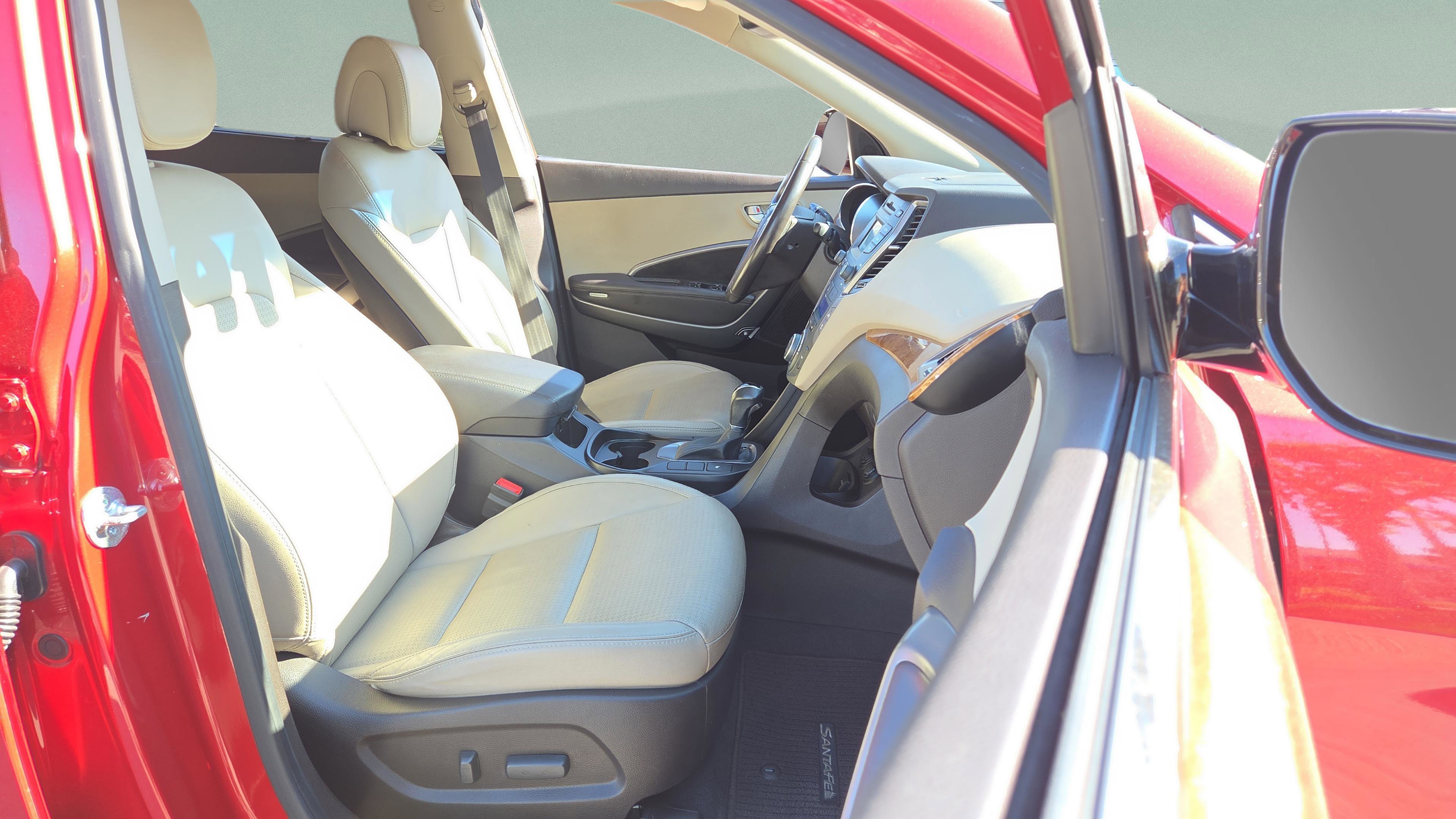 Used 2014 Hyundai Santa Fe GLS image 56