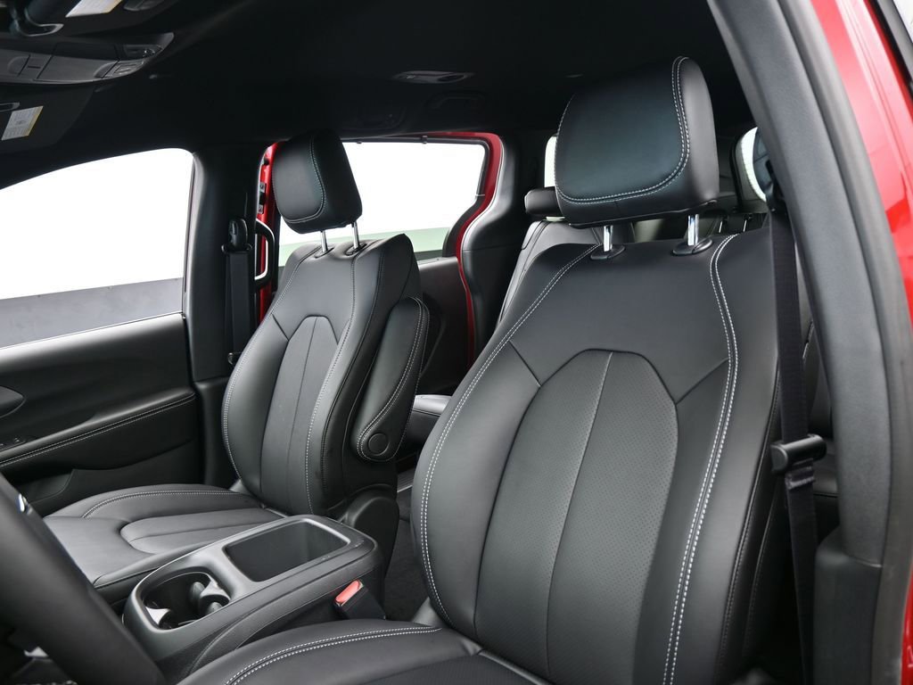 New 2026 Chrysler Pacifica Select image 10