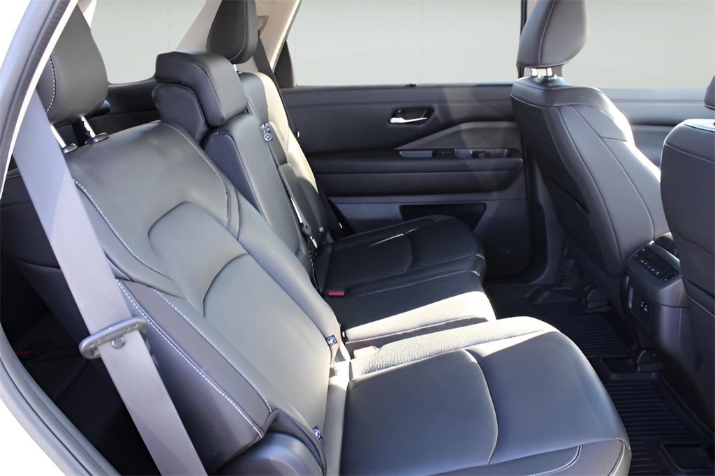 Used 2022 Nissan Pathfinder SL w/ SL Black Package image 24