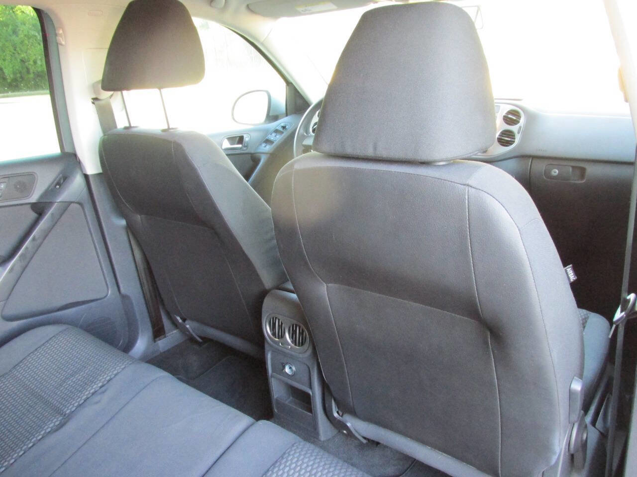 Used 2011 Volkswagen Tiguan S FWD image 24