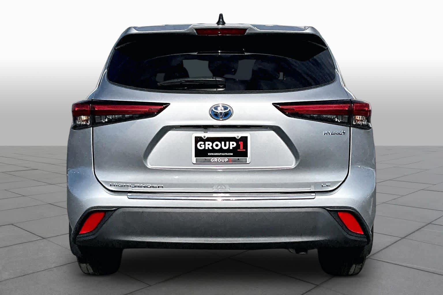 Used 2023 Toyota Highlander LE AWD/4WD image 5