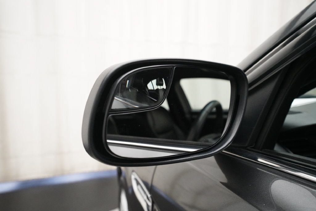 Used 2018 Ford Taurus SEL FWD image 26