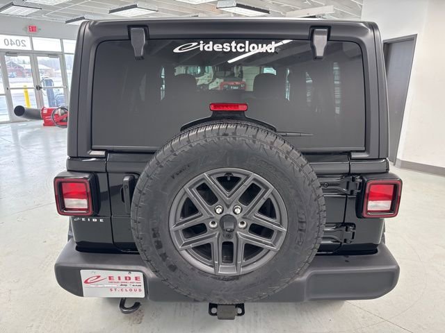 Used 2024 Jeep Wrangler Sport S image 9