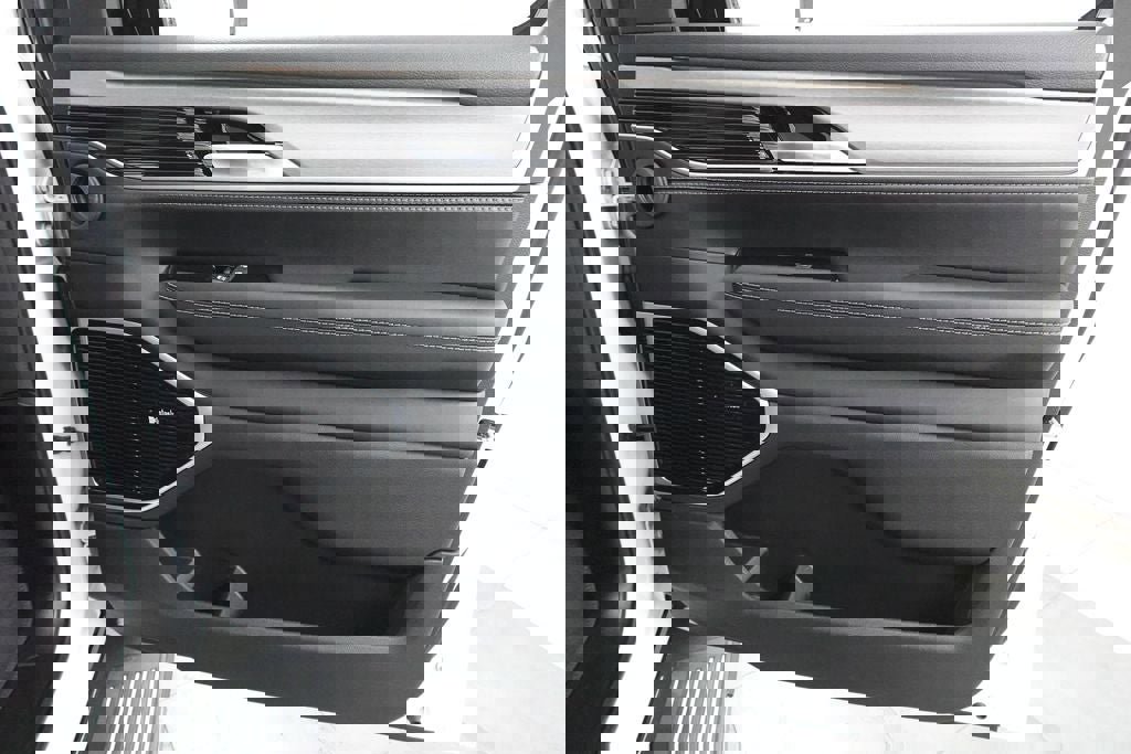 New 2026 Jeep Grand Wagoneer L Limited image 32