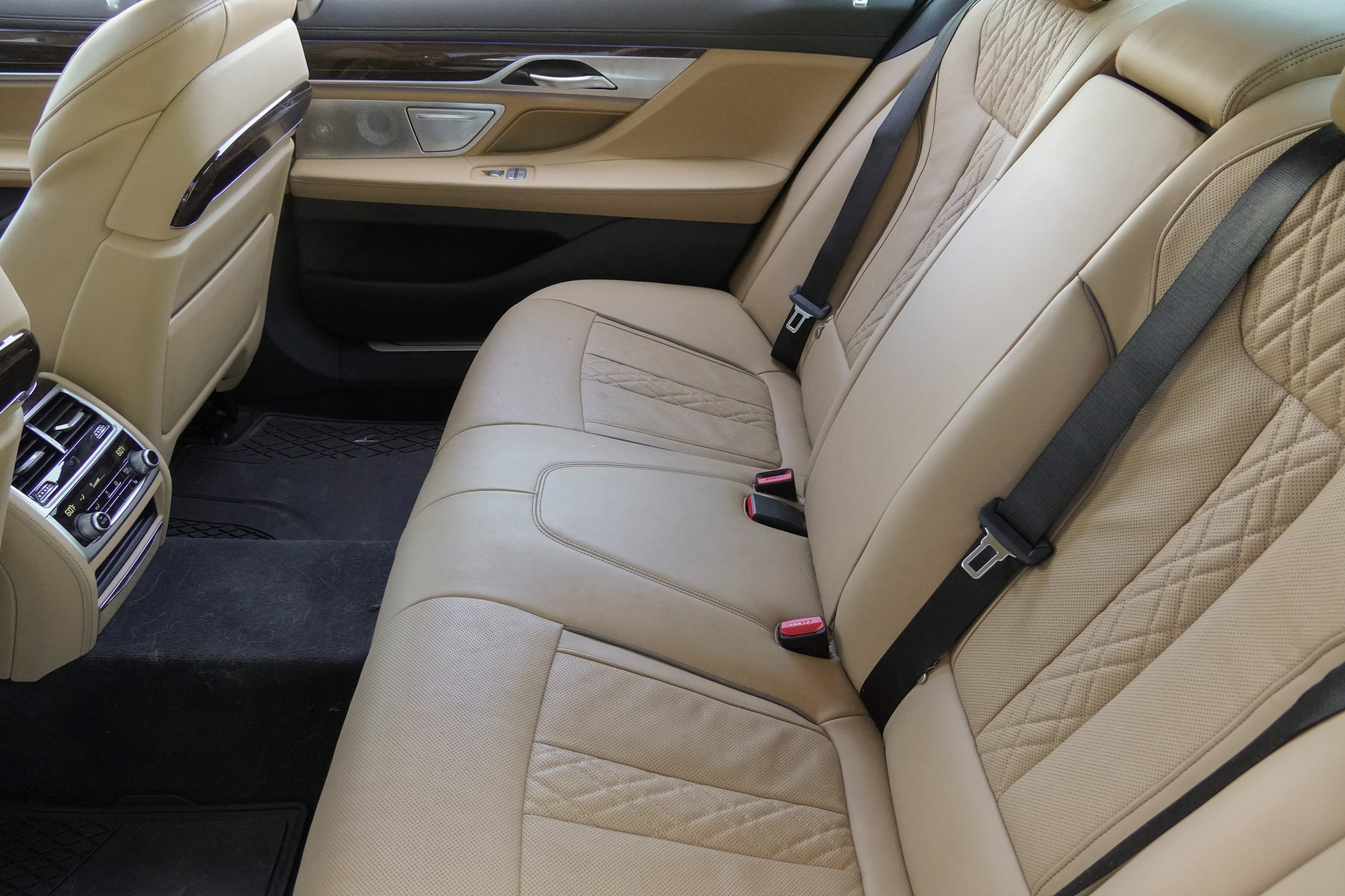 Used 2021 BMW 740i w/ Premium Package RWD image 35