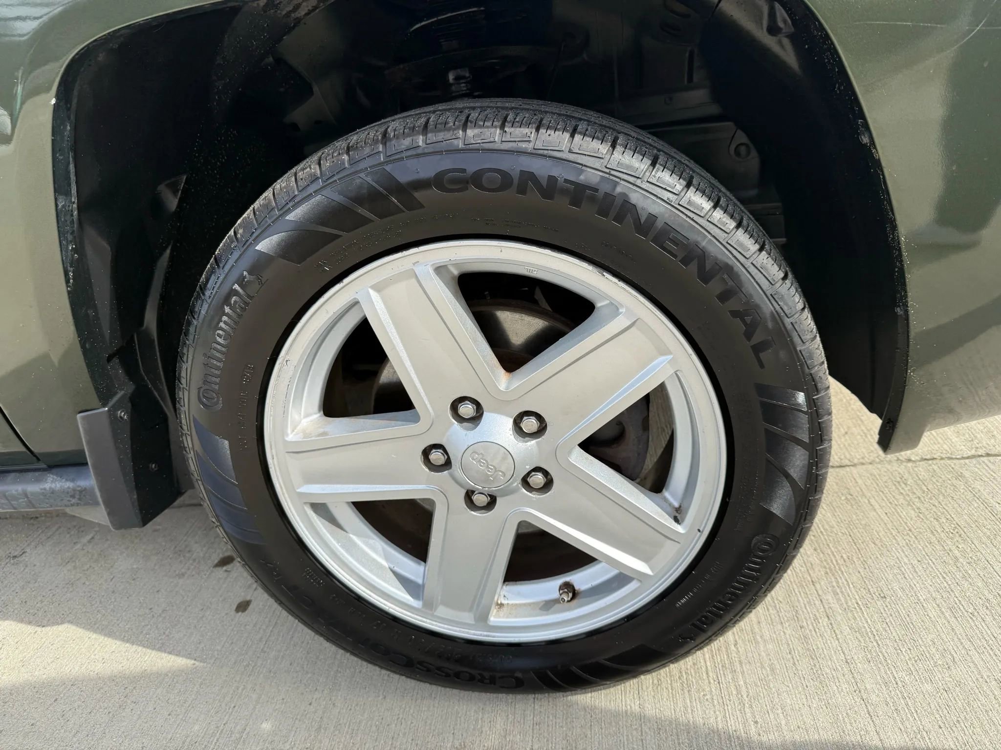 Used 2009 Jeep Compass Sport image 6