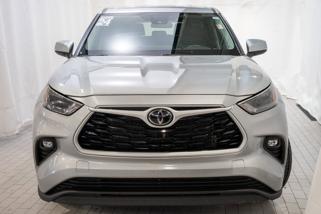 Used 2024 Toyota Highlander LE image 2