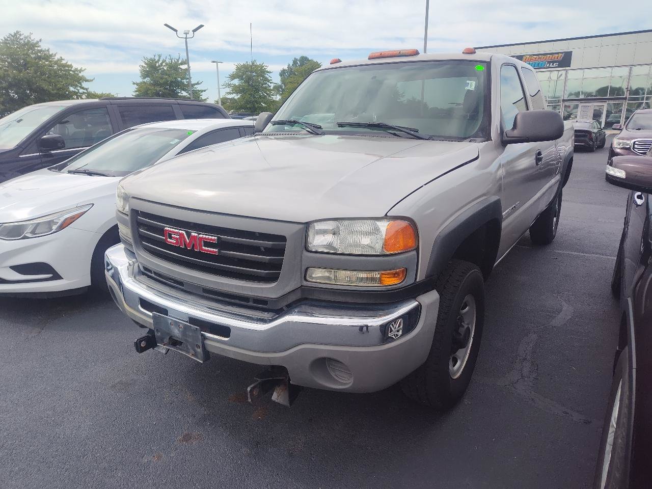 Used 2007 GMC Sierra 2500 W/T w/ Snow Plow Prep Package AWD/4WD image 3
