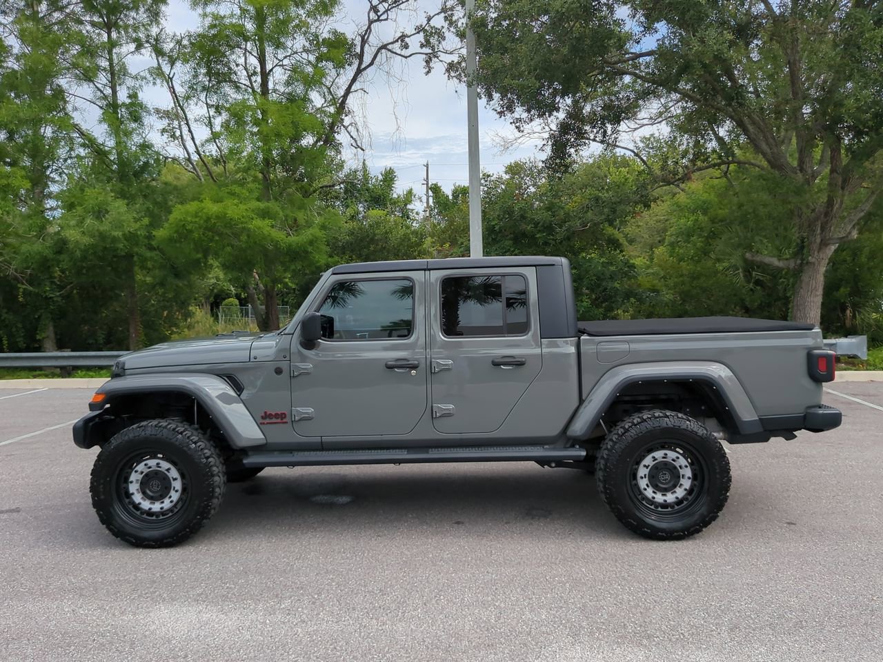 Used 2021 Jeep Gladiator Sport AWD/4WD image 4