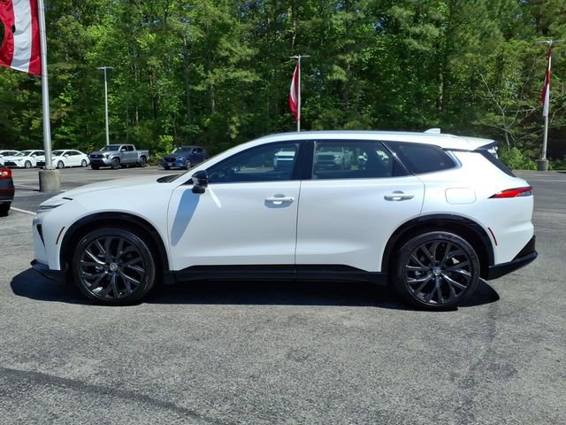 Used 2025 Toyota Crown Signia w/ Advanced Technology Package AWD/4WD image 3