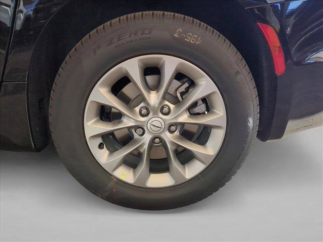 New 2026 Chrysler Pacifica Select AWD/4WD image 10