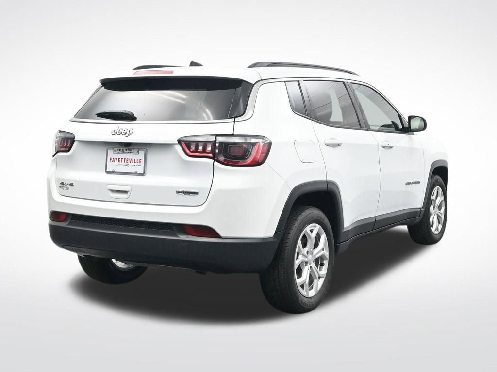 Used 2024 Jeep Compass Latitude image 6