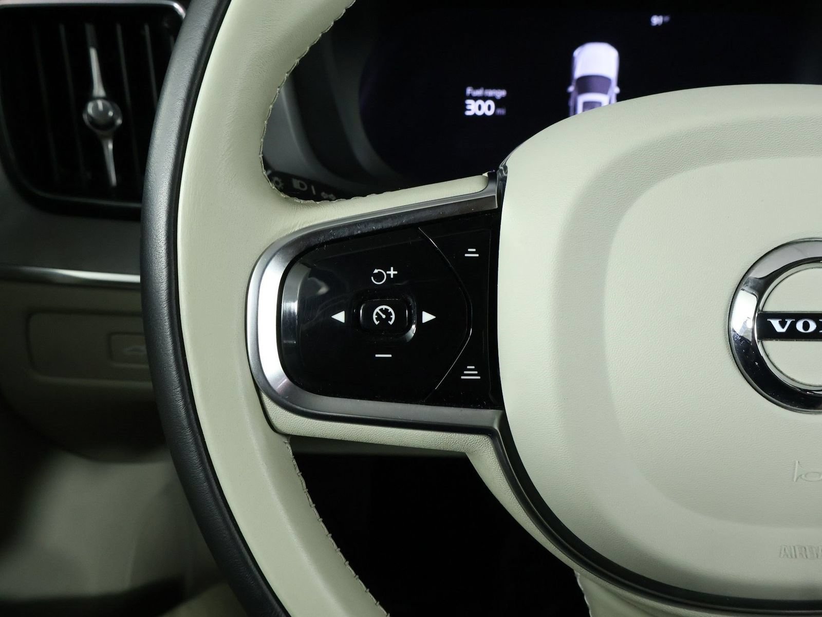 Certified 2024 Volvo XC60 T8 Plus w/ Climate Package AWD/4WD image 10