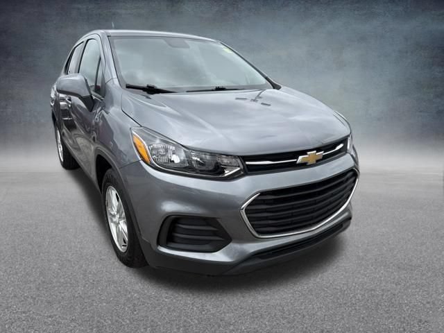 Used 2020 Chevrolet Trax LS w/ Tint and Cruise Package FWD image 4
