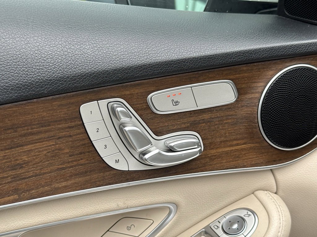 Used 2020 Mercedes-Benz C 300 Sedan image 4