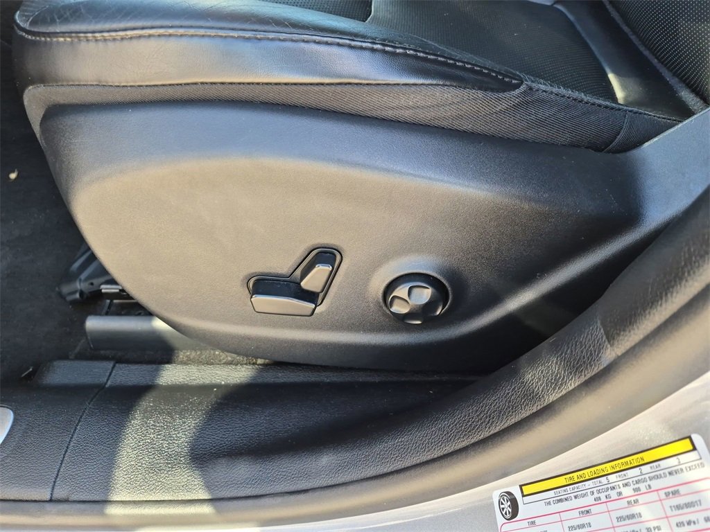 Used 2019 Jeep Cherokee Limited image 12