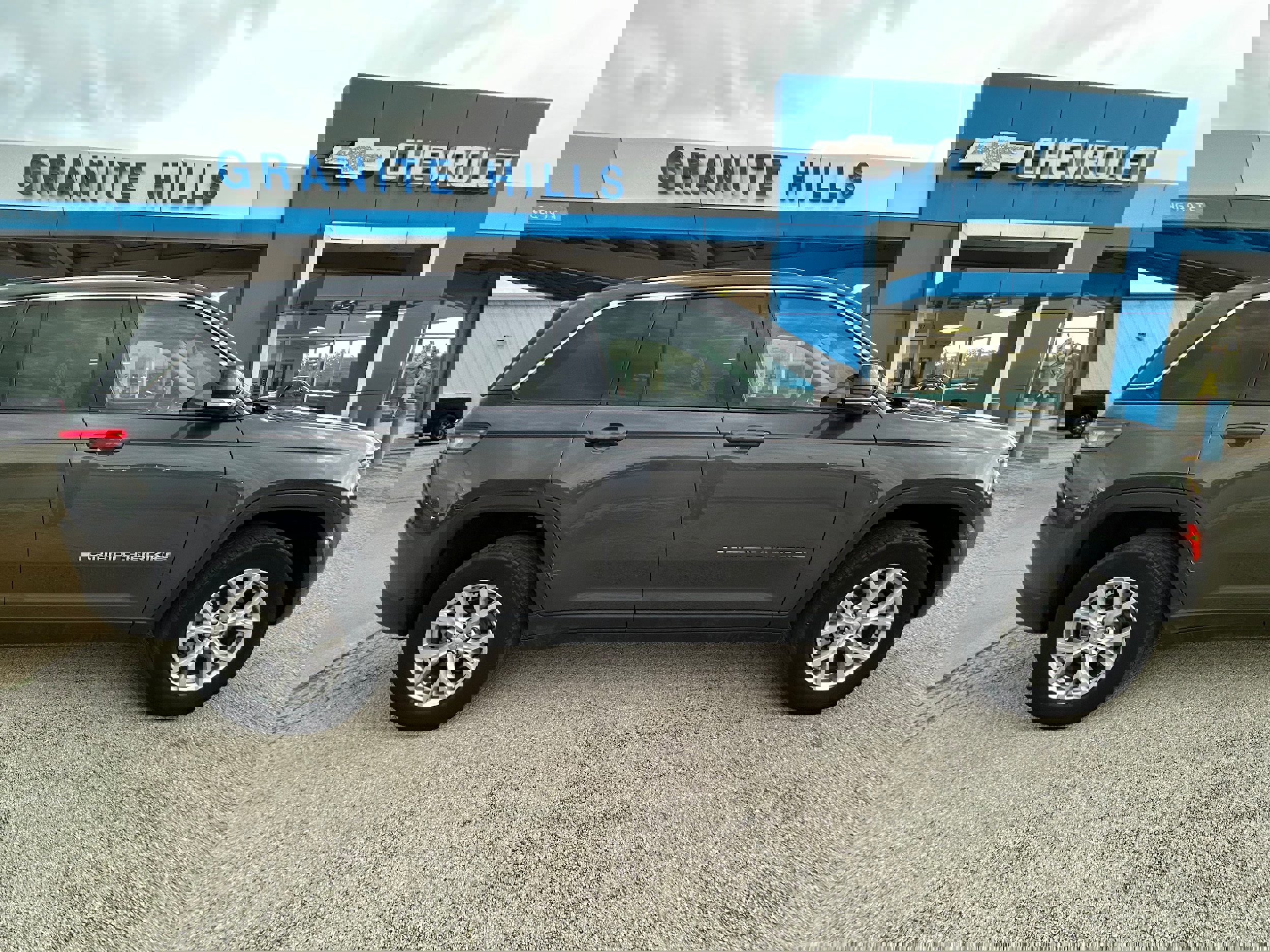 Used 2022 Jeep Grand Cherokee Limited image 10