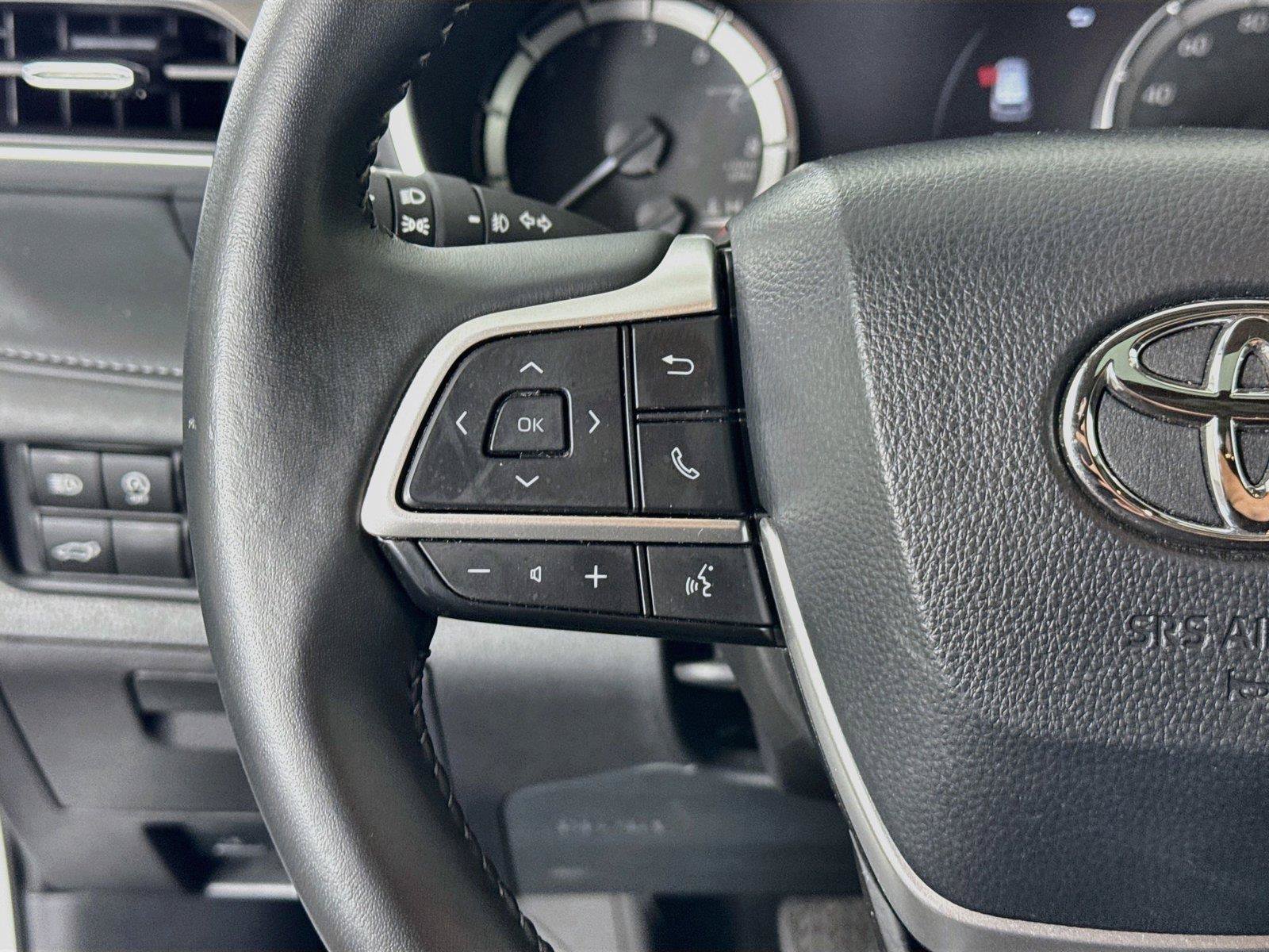 Certified 2025 Toyota Highlander XLE FWD image 18