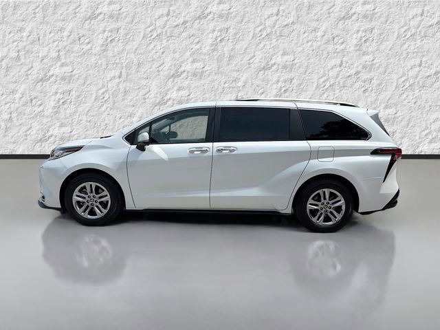 Used 2022 Toyota Sienna Limited FWD image 6