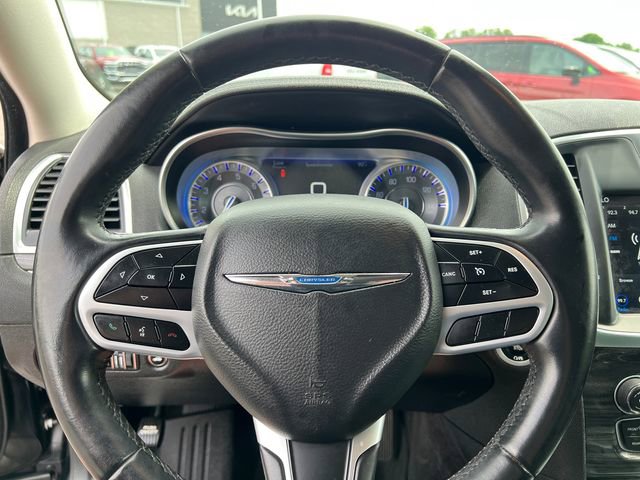 Used 2018 Chrysler 300 Touring w/ Chrome Appearance Package RWD image 16