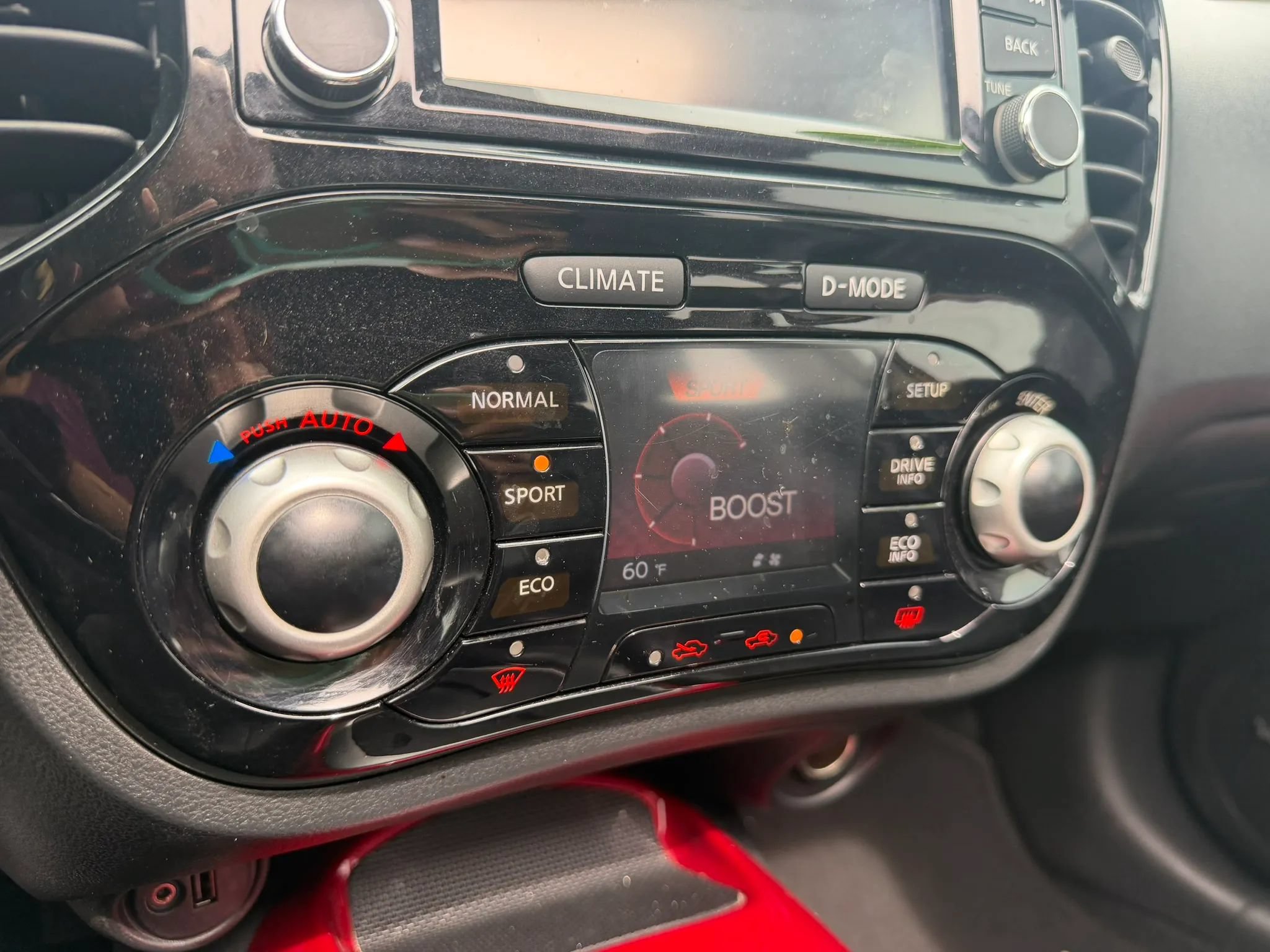 Used 2017 Nissan Juke SL w/ Interior Illumination Package AWD/4WD image 18