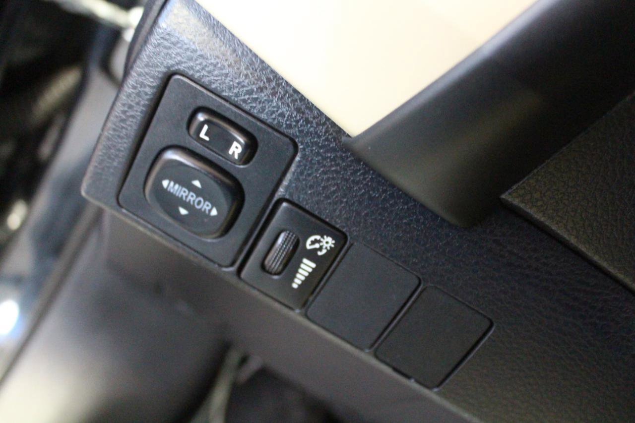 Used 2017 Toyota Corolla LE image 11