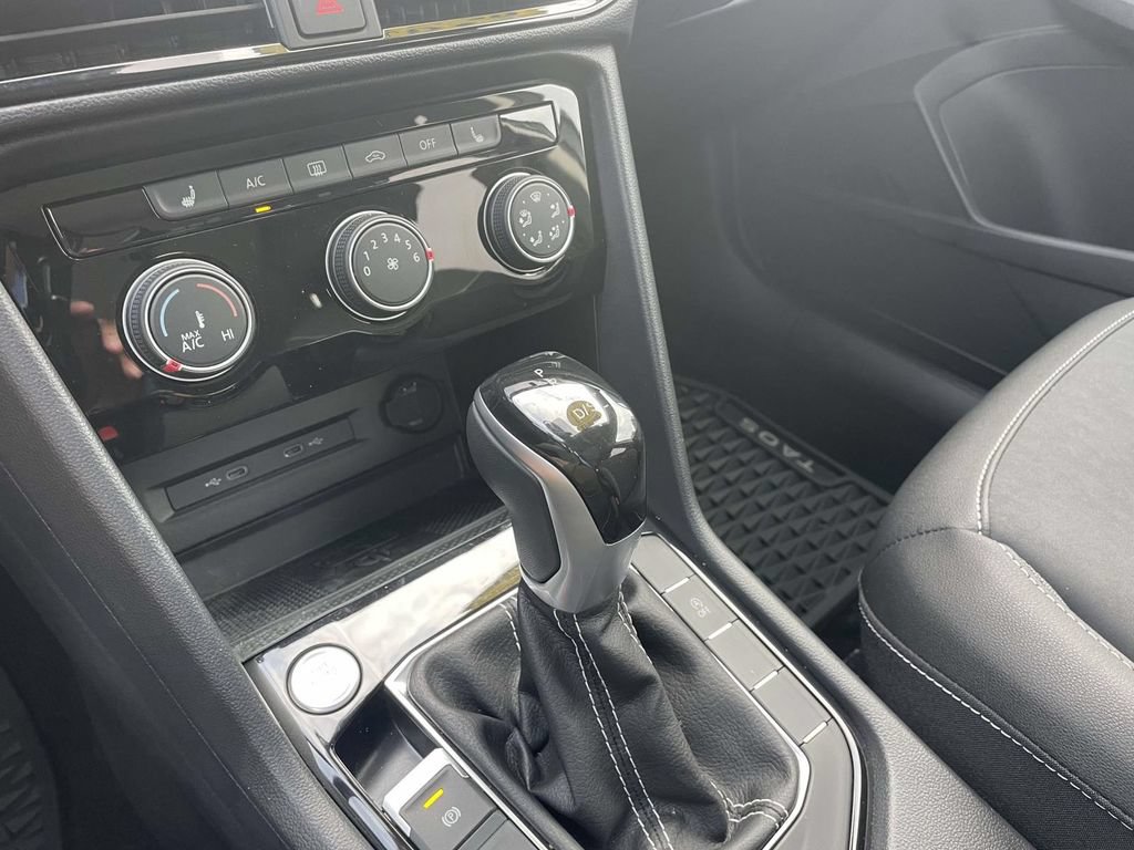 Certified 2023 Volkswagen Taos SE FWD image 31